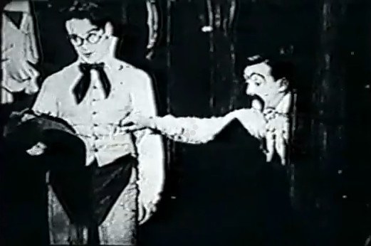 亲自上场