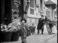 Bébé joue au cinéma