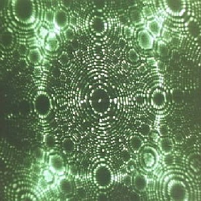 結晶と電子 - エレクトロニクスと生体と -