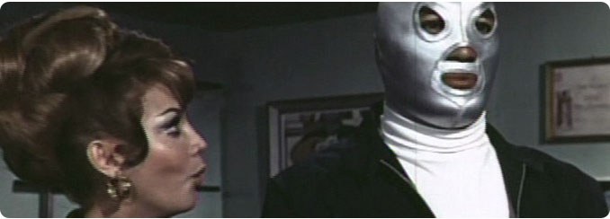 SANTO EN LA VENGANZA DE LAS MUJERES VAMPIRO